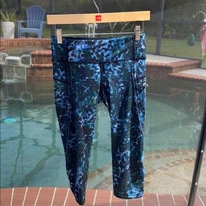 Lululemon calf length crops